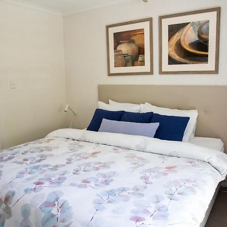 2 Bedroom Renovated Townhouse, Walk To Noosa River Noosaville Exterior foto